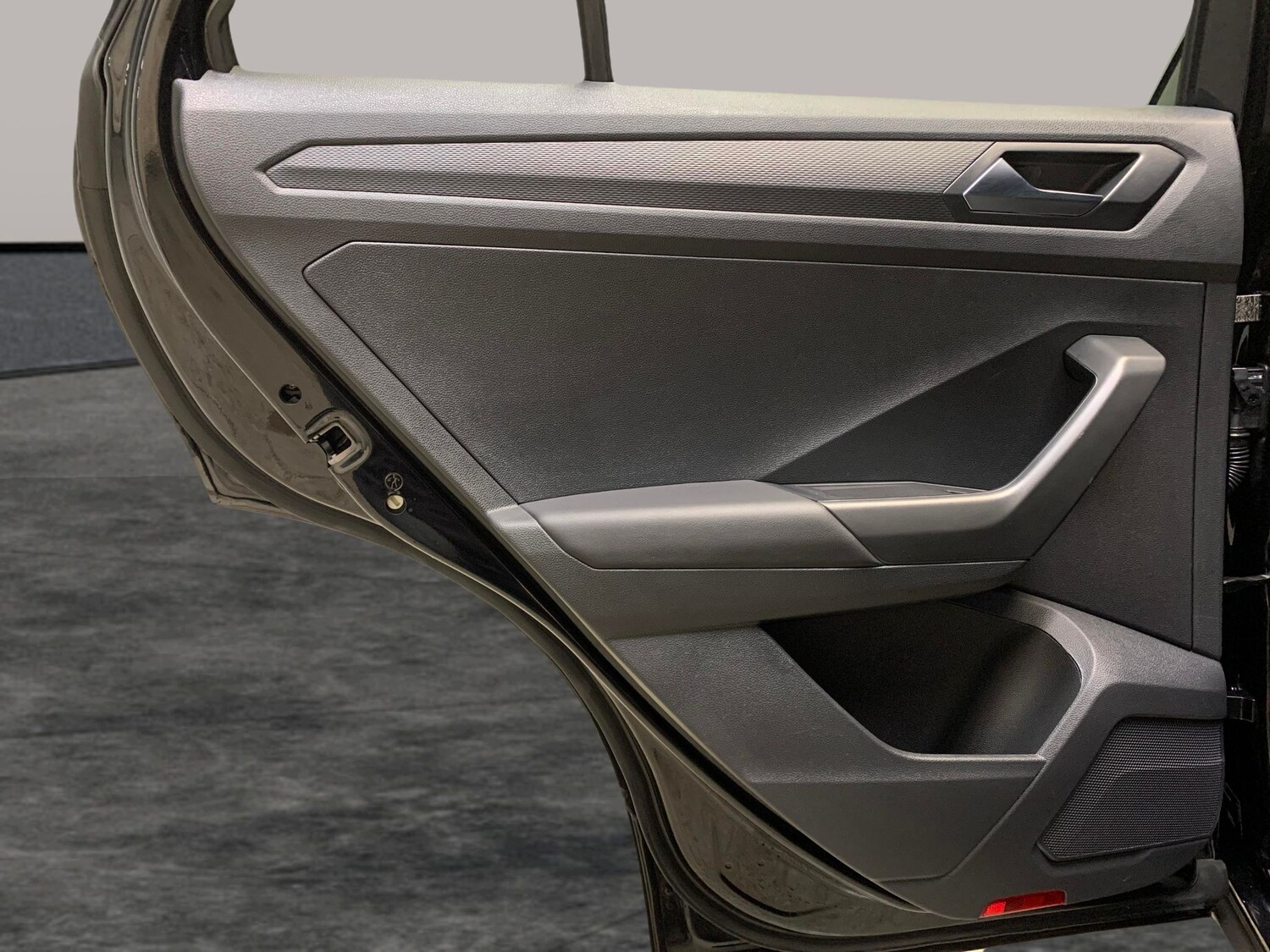 Used Volkswagen T-Roc for sale - 77490481: Photo 24