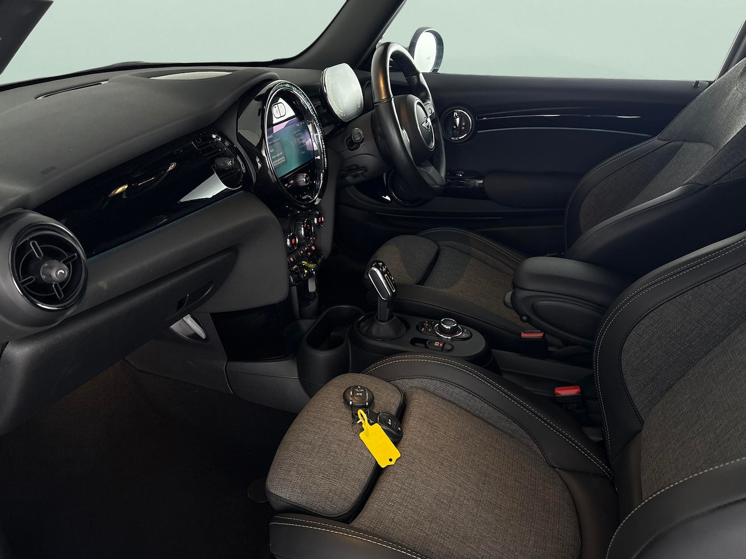 Used MINI Hatch 2022 for sale - 76960463: Photo 4