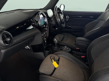 Used MINI Hatch 2022 for sale - 76960463: Photo