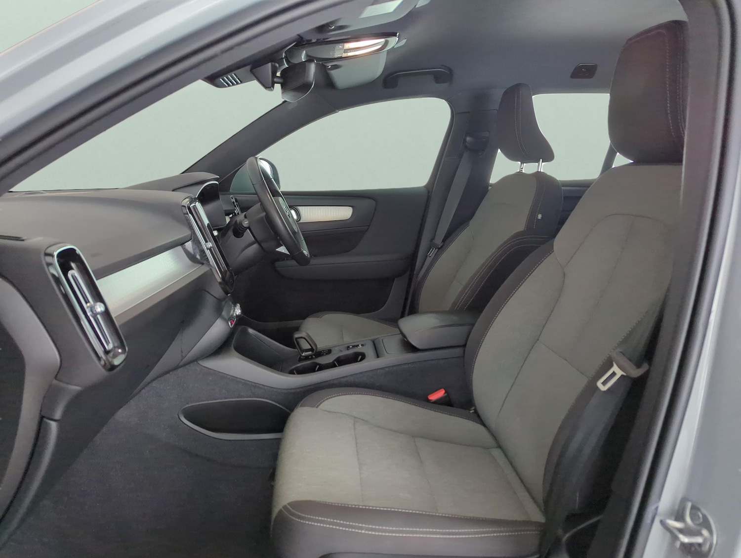 Used Volvo XC40 2024 for sale - 77896632: Photo 4