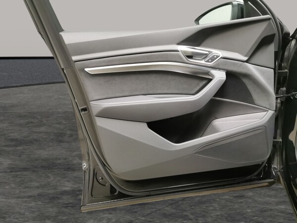 Used Audi e-tron 2022 for sale - 76240945: Photo 41