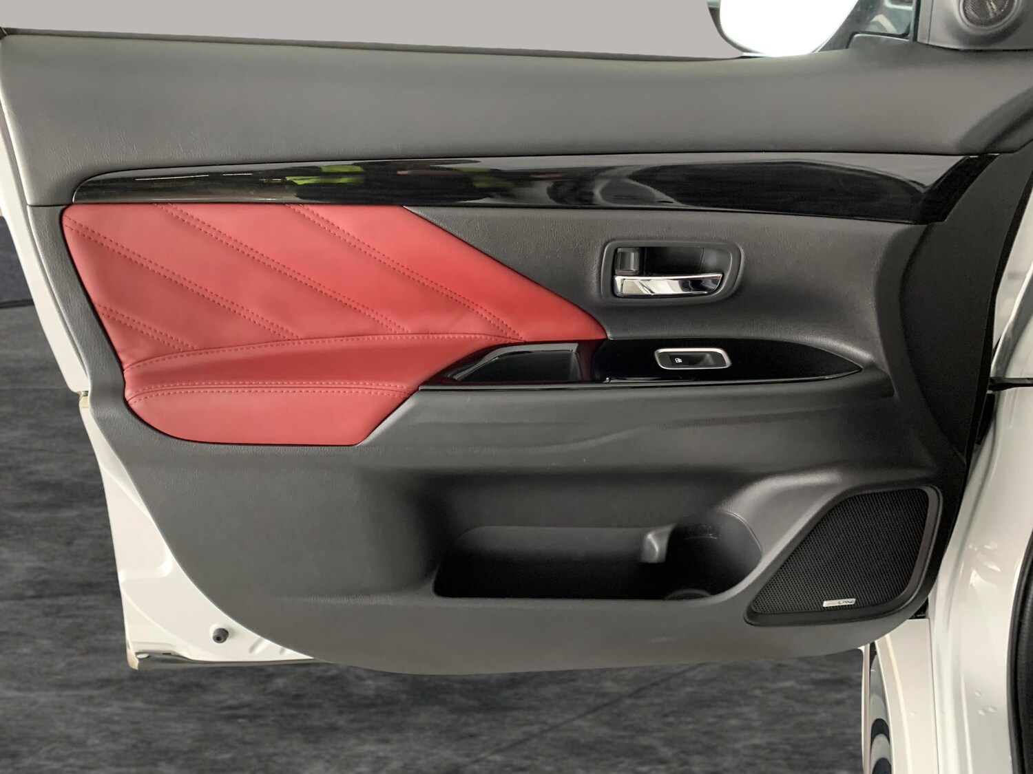 Used Mitsubishi Outlander 2017 for sale - 76640855: Photo 28