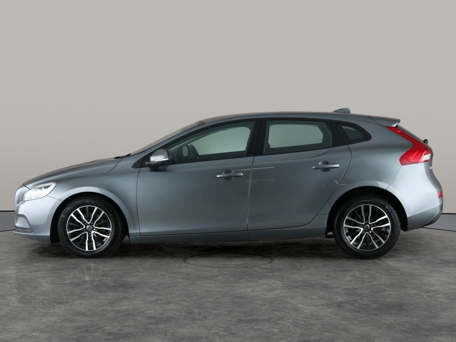 Used Volvo V40 2018 for sale - 76717794: Photo 13