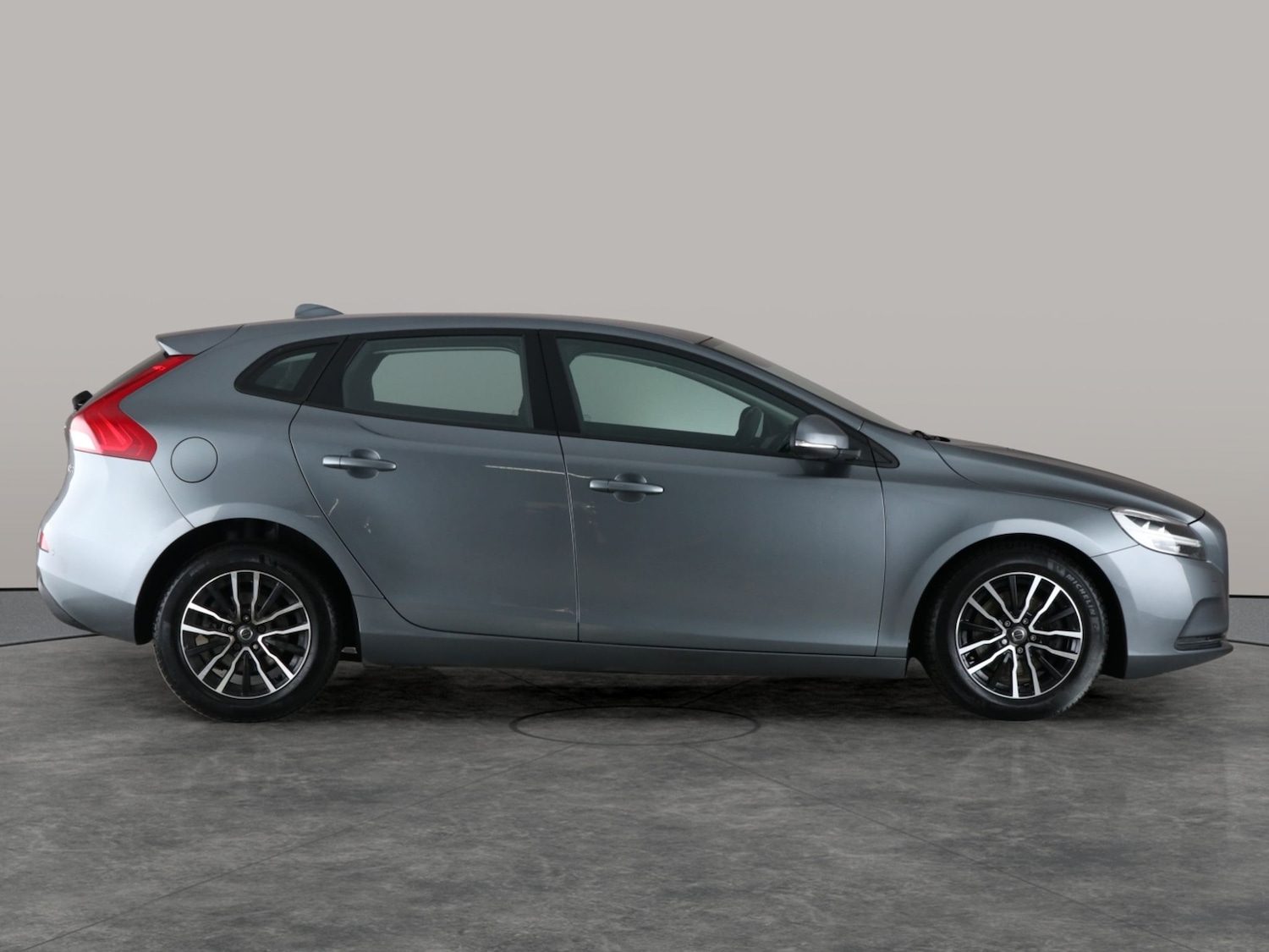 Used Volvo V40 2018 for sale - 76717794: Photo 9