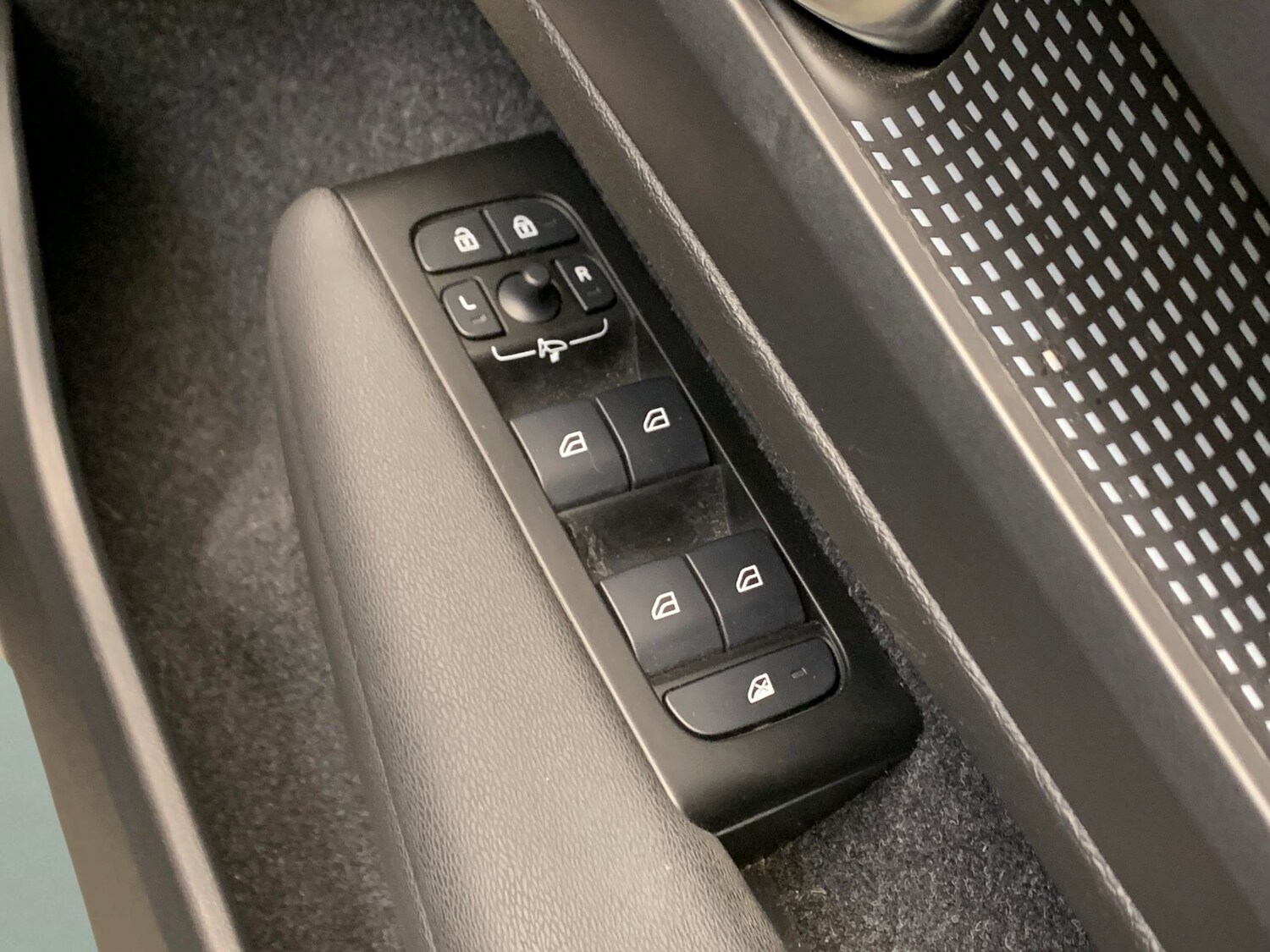 Used Volvo XC40 2021 for sale - 76577909: Photo 15