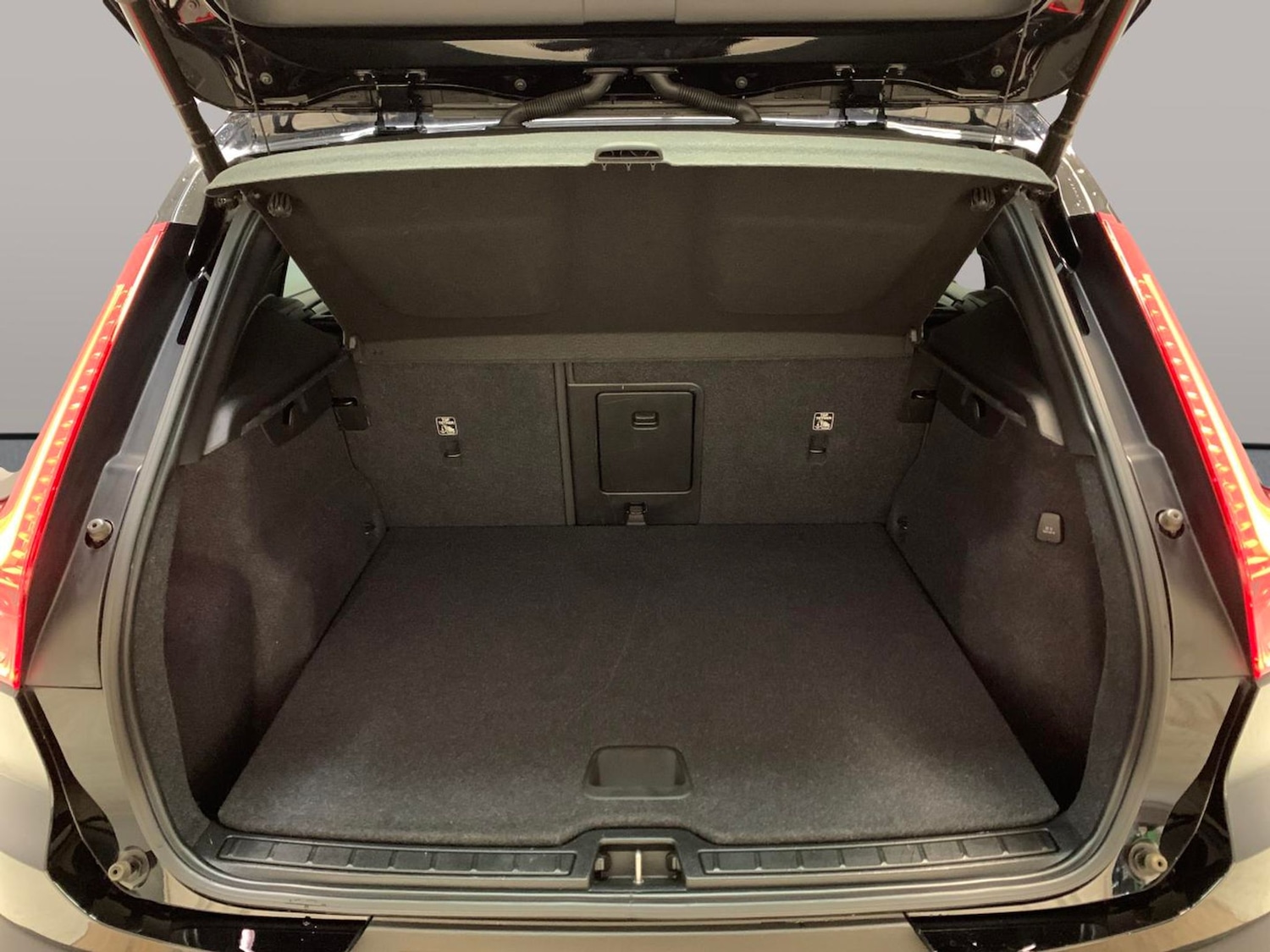 Used Volvo XC40 2021 for sale - 76577909: Photo 37