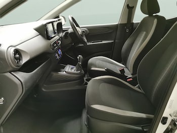 Used Hyundai i10 2023 for sale - 76933473: Photo