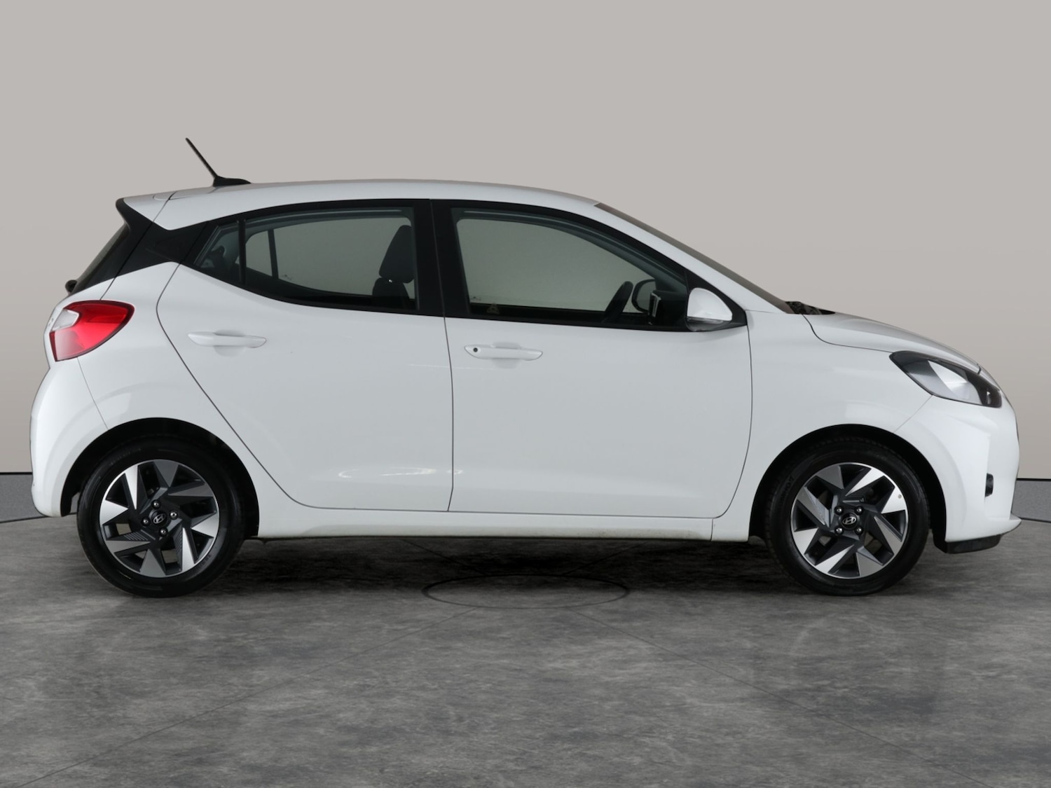 Used Hyundai i10 2023 for sale - 76933473: Photo 9