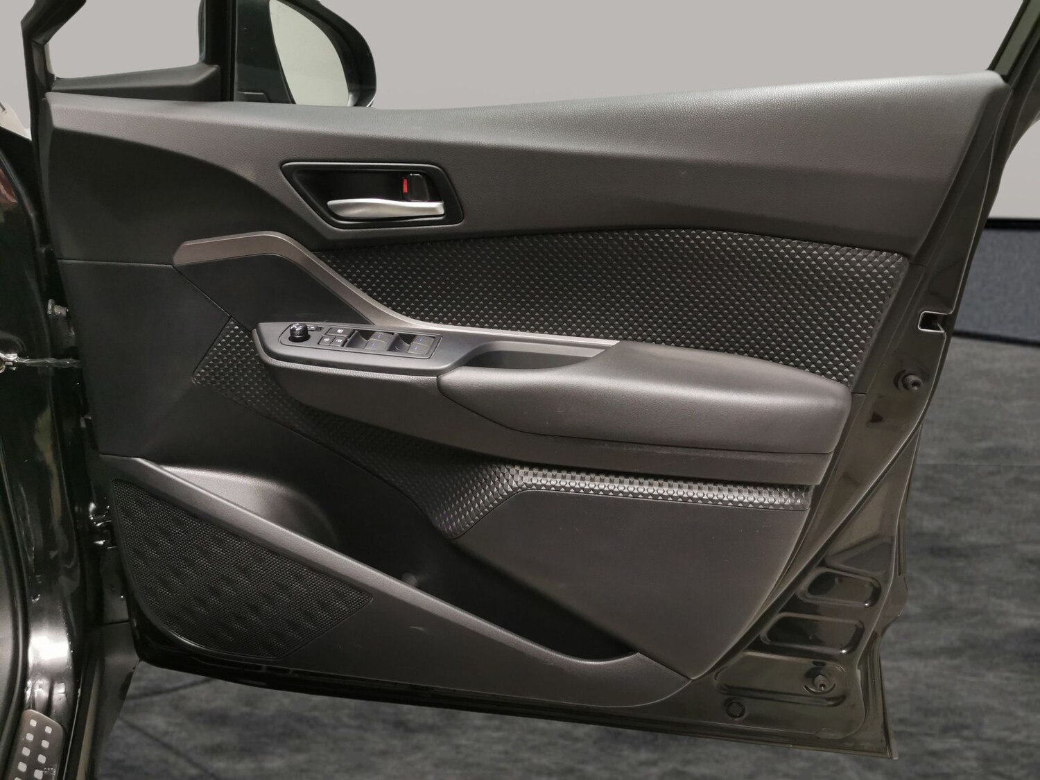 Used Toyota C-HR 2023 for sale - 77591138: Photo 26