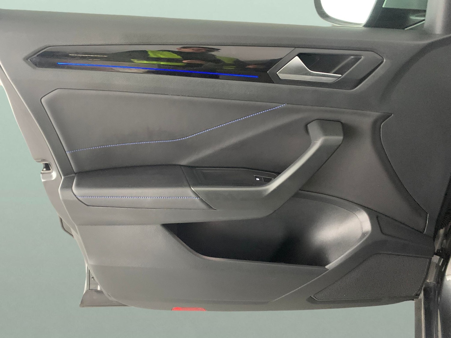 Used Volkswagen T-Roc 2023 for sale - 76821891: Photo 29