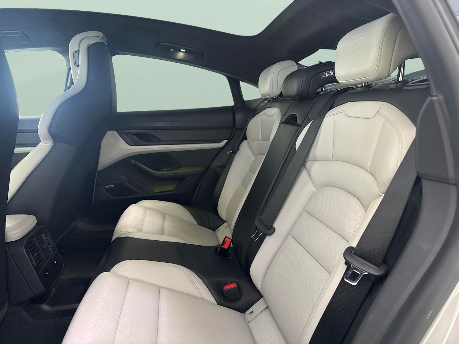 Used Porsche Taycan 2023 for sale - 78095571: Photo 40