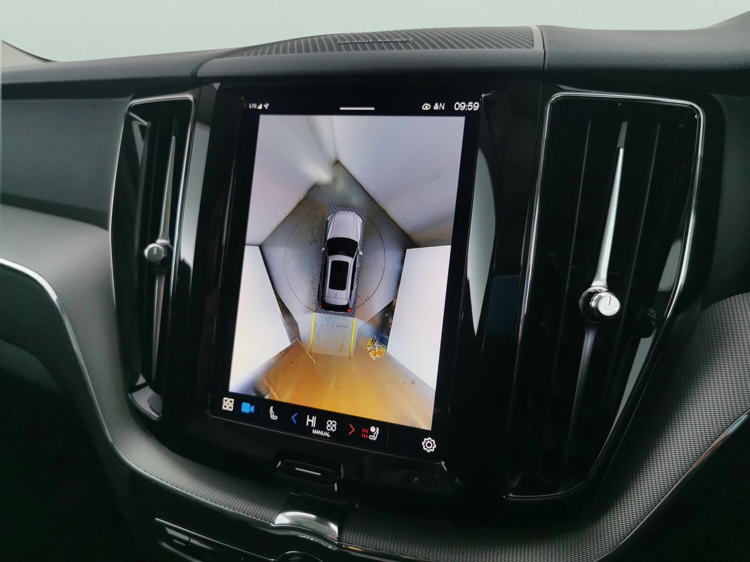 Used Volvo XC60 2023 for sale - 77675984: Photo 8