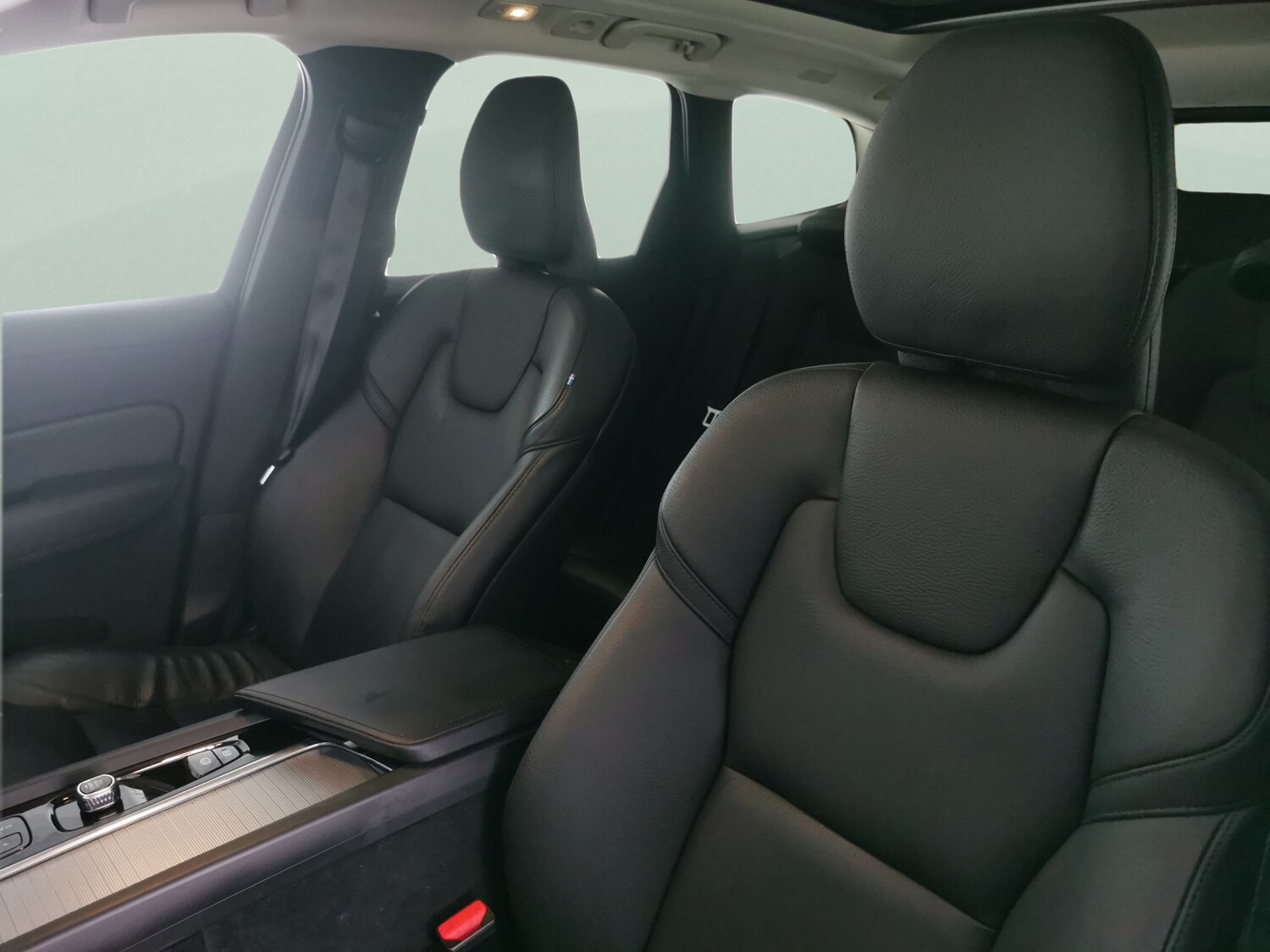 Used Volvo XC60 2023 for sale - 77675984: Photo 9