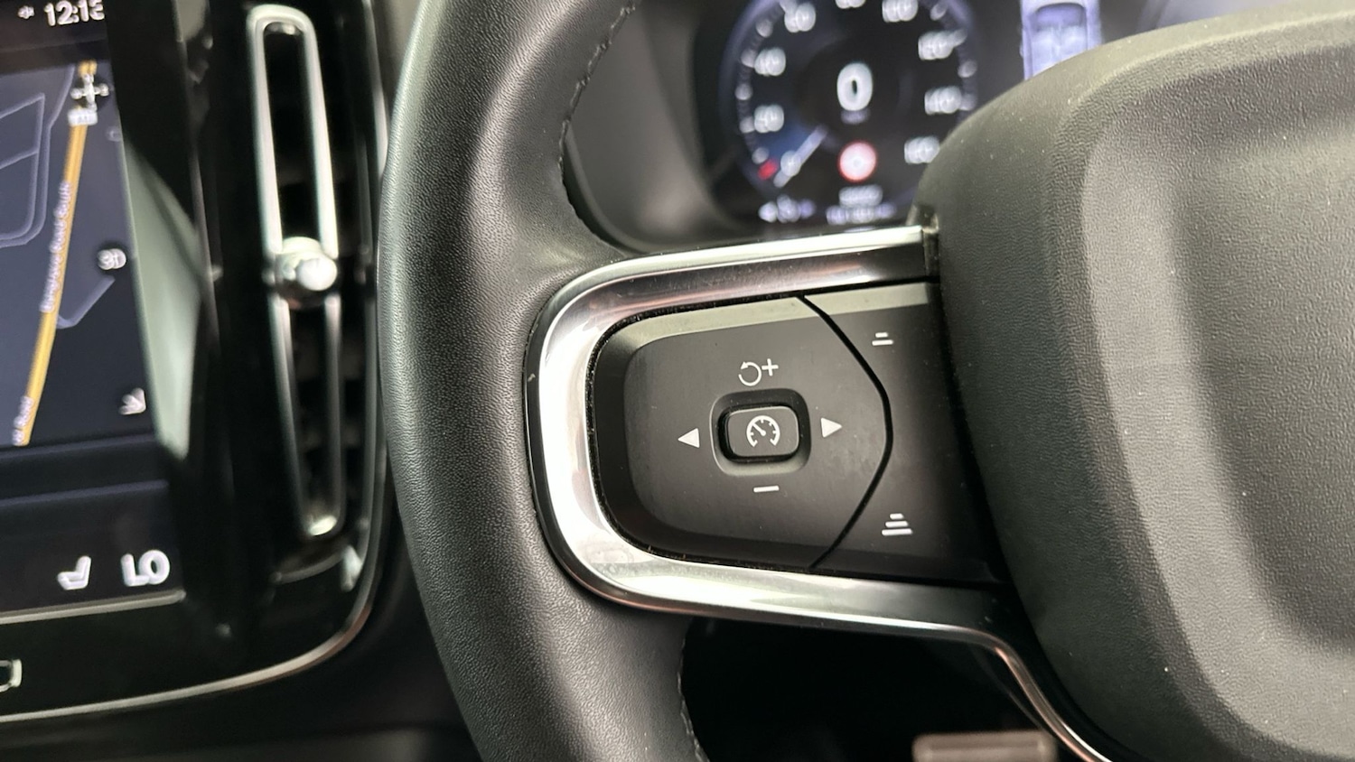 Used Volvo XC40 2022 for sale - 76808076: Photo 21