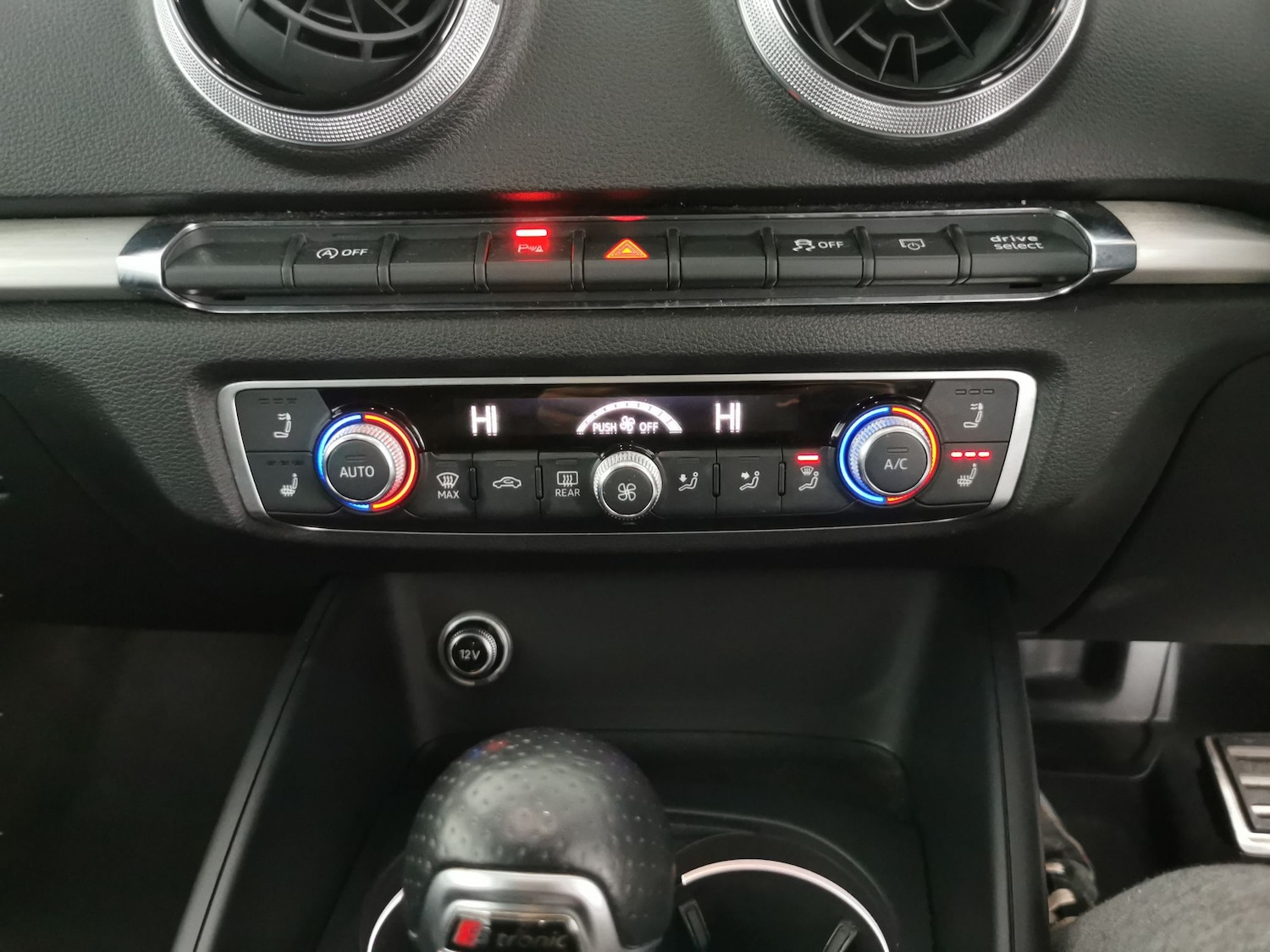 Used Audi A3 Cabriolet 2018 for sale - 76719869: Photo 17