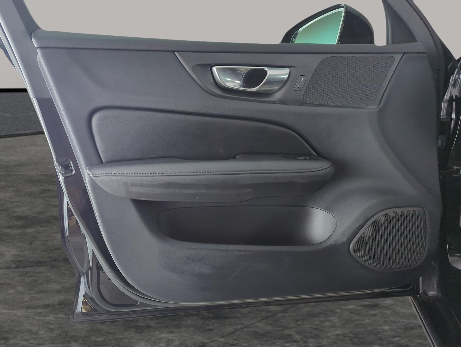 Used Volvo V60 2023 for sale - 77240660: Photo 32