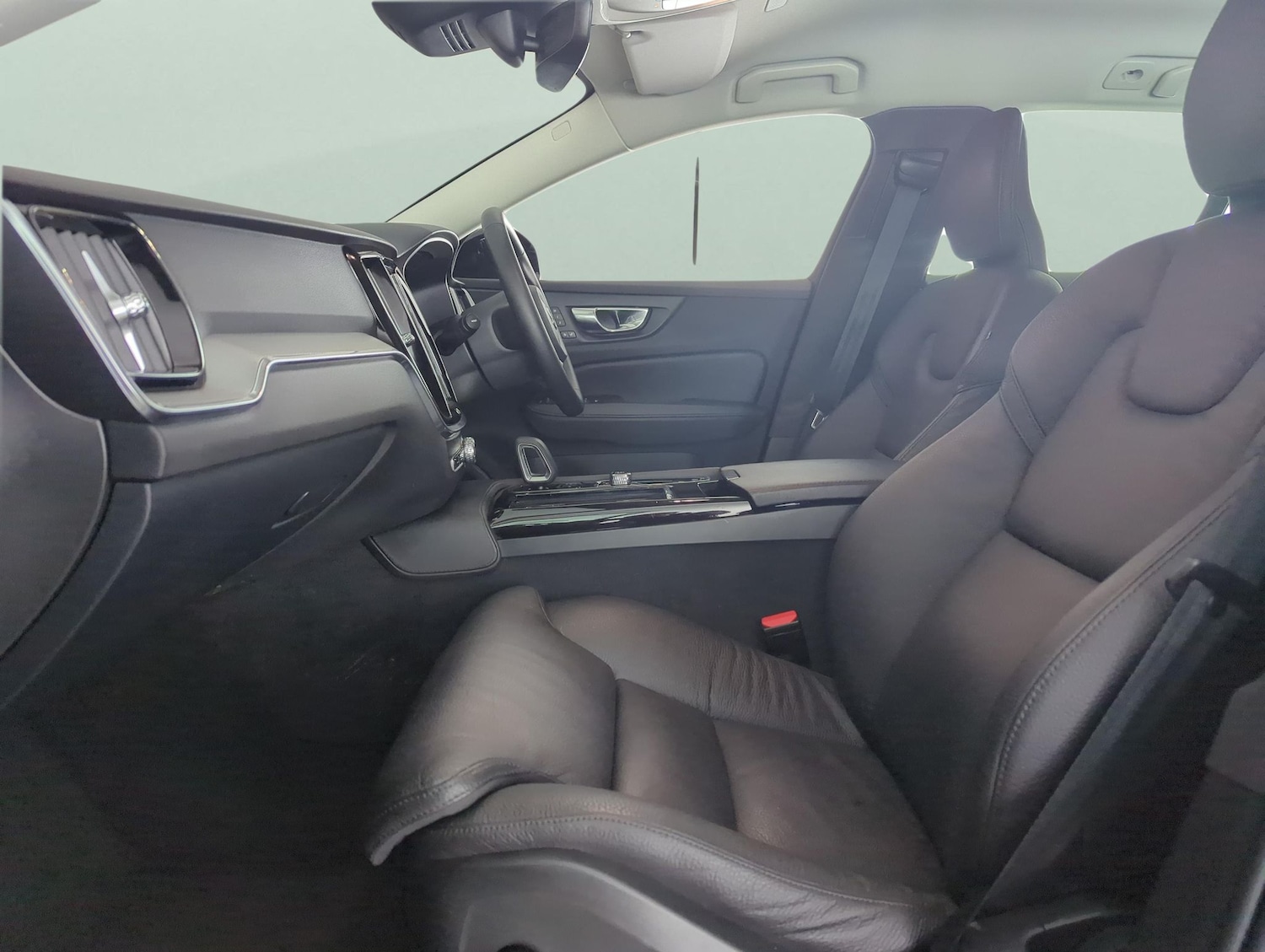 Used Volvo V60 2023 for sale - 77240660: Photo 4