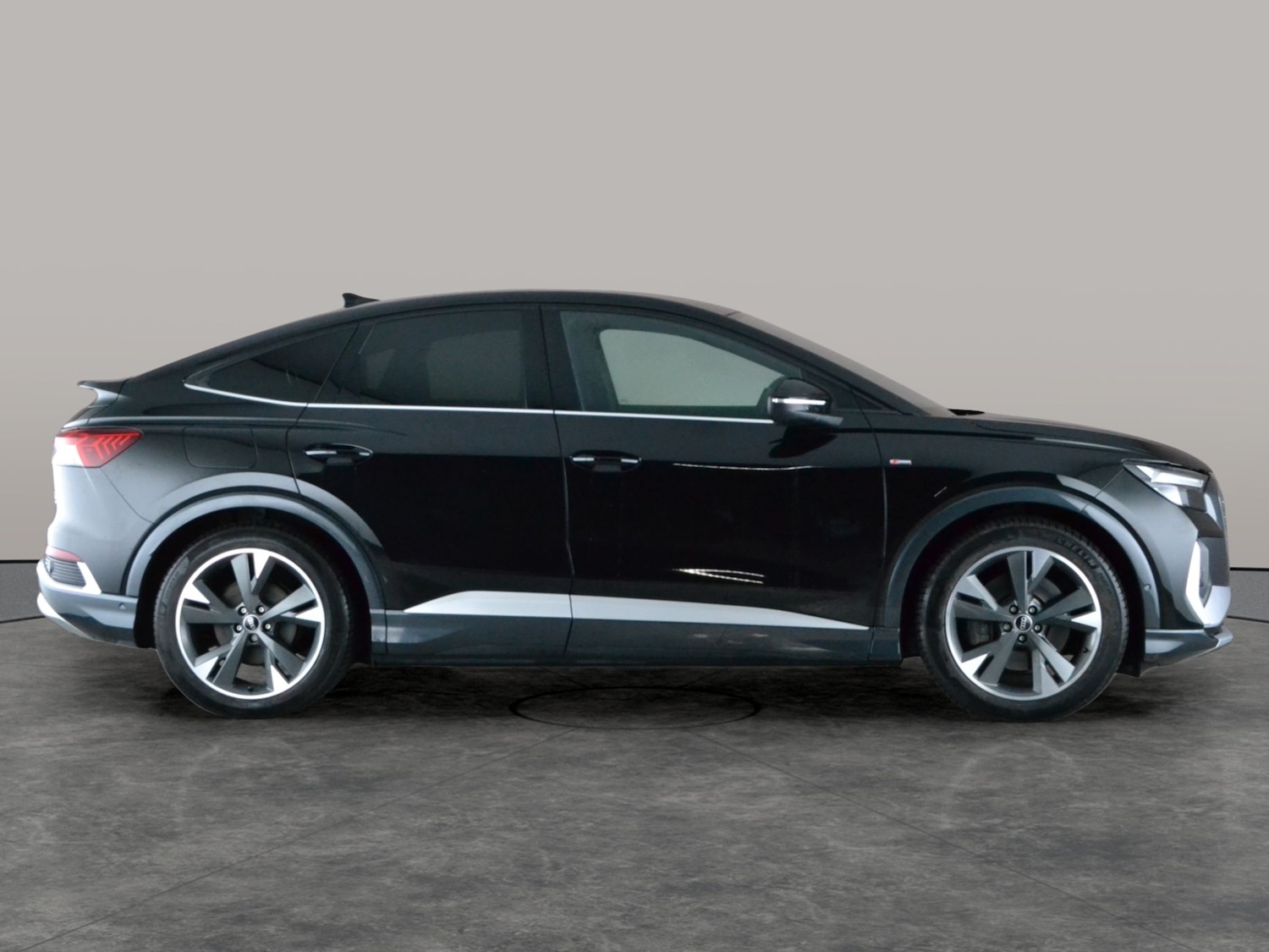 Used Audi Q4 e-tron 2022 for sale - 77058630: Photo 8