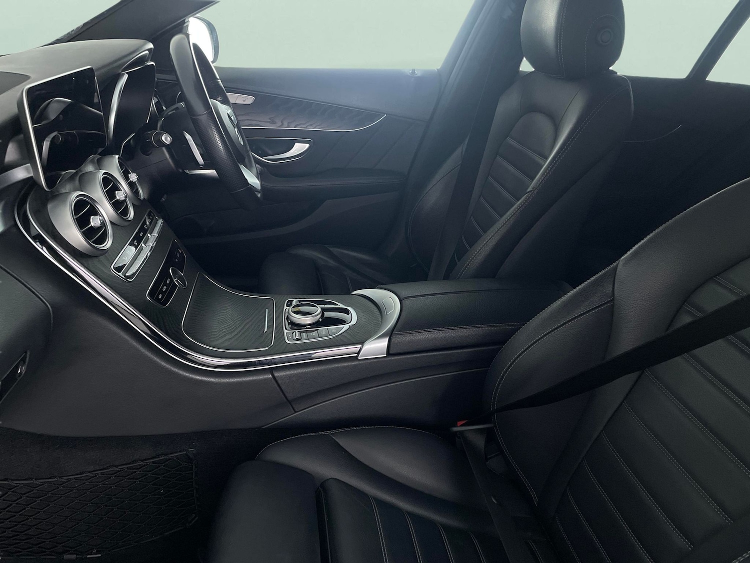 Used Mercedes-Benz C Class 2019 for sale - 78150954: Photo 4