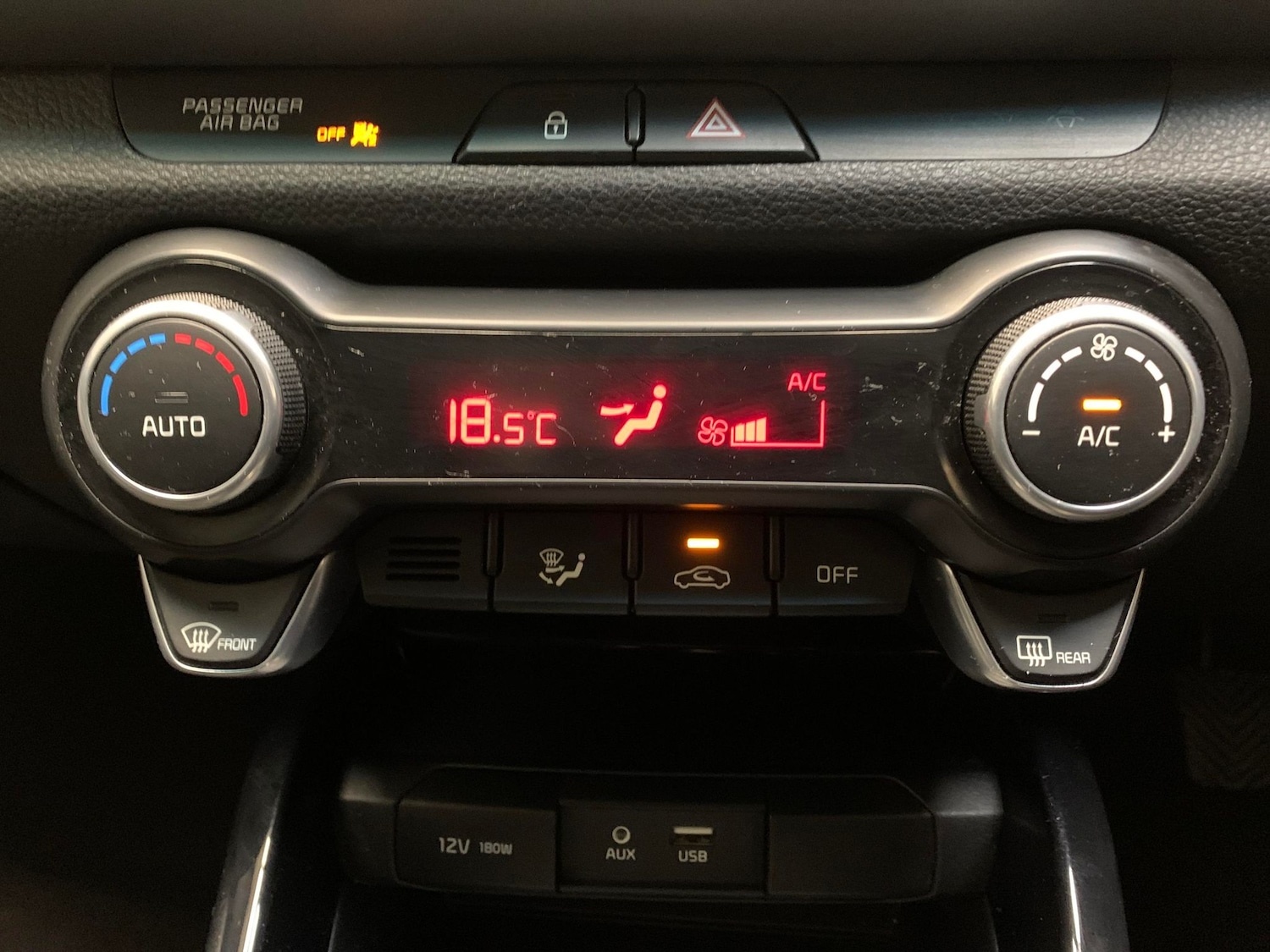 Used Kia Stonic 2018 for sale - 76426118: Photo 28