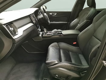 Used Volvo V60 2020 for sale - 75616875: Photo
