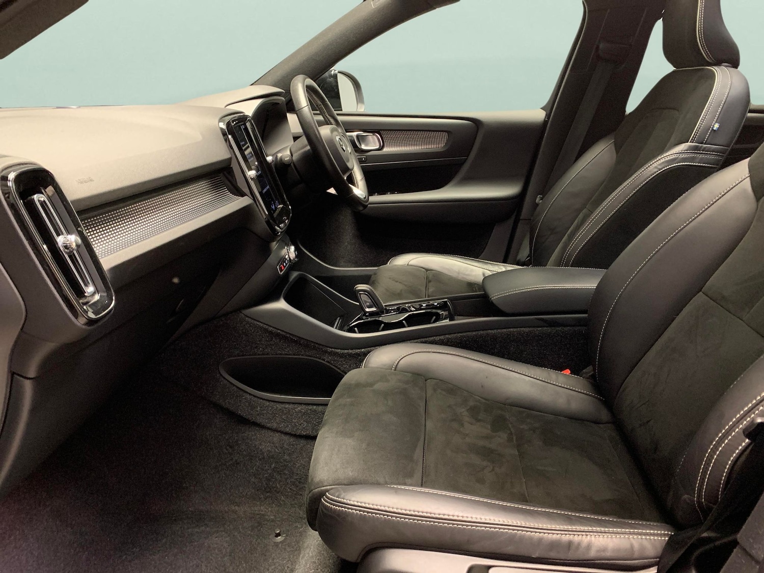 Used Volvo XC40 for sale - 76531860: Photo 4