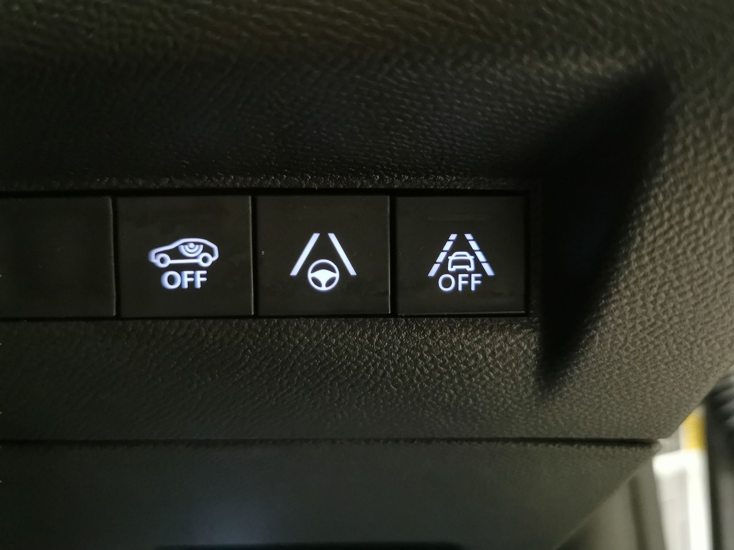 Used Peugeot E-2008 2021 for sale - 77703014: Photo 23