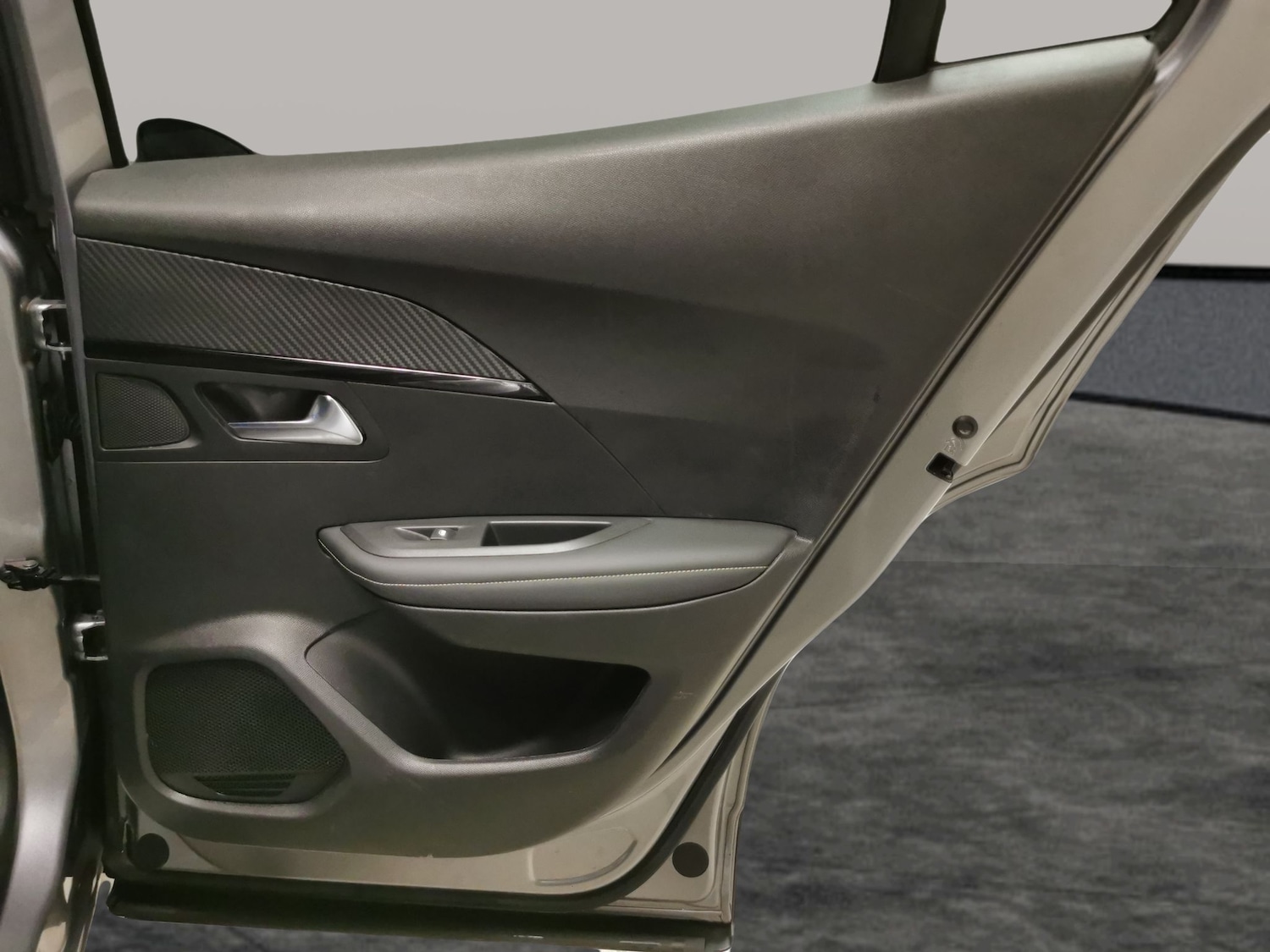 Used Peugeot E-2008 2021 for sale - 77703014: Photo 30