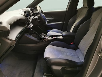 Used Peugeot E-2008 2021 for sale - 77703014: Photo