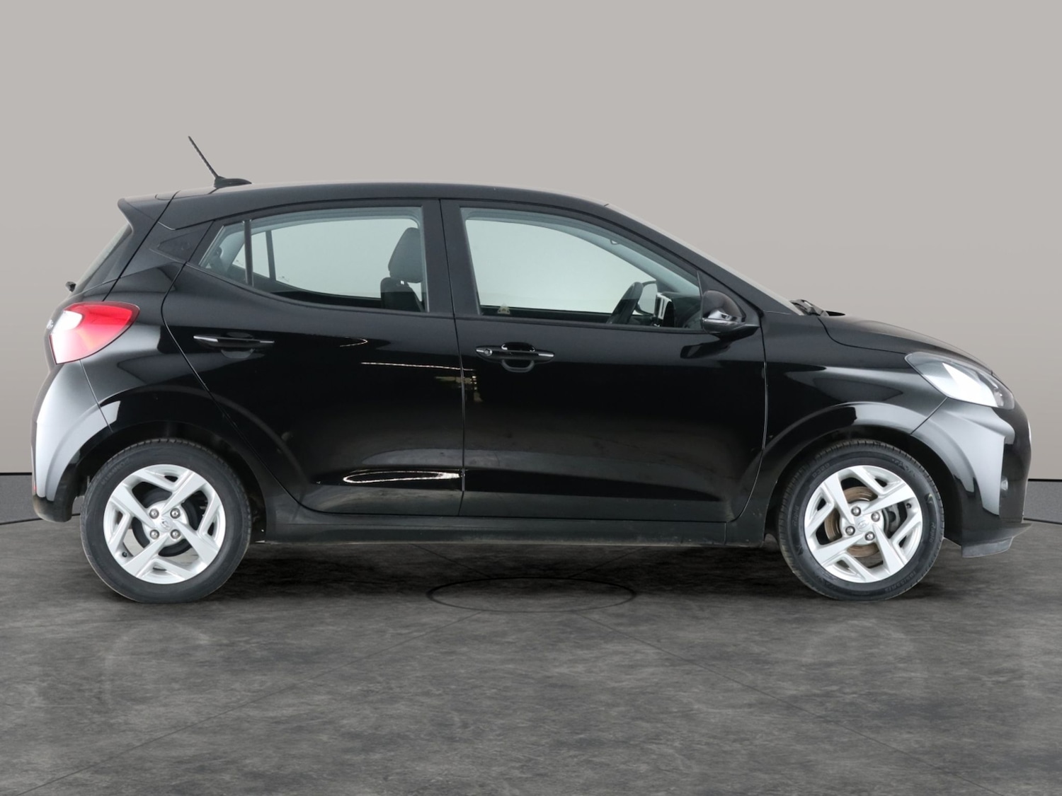 Used Hyundai i10 2023 for sale - 76367296: Photo 11