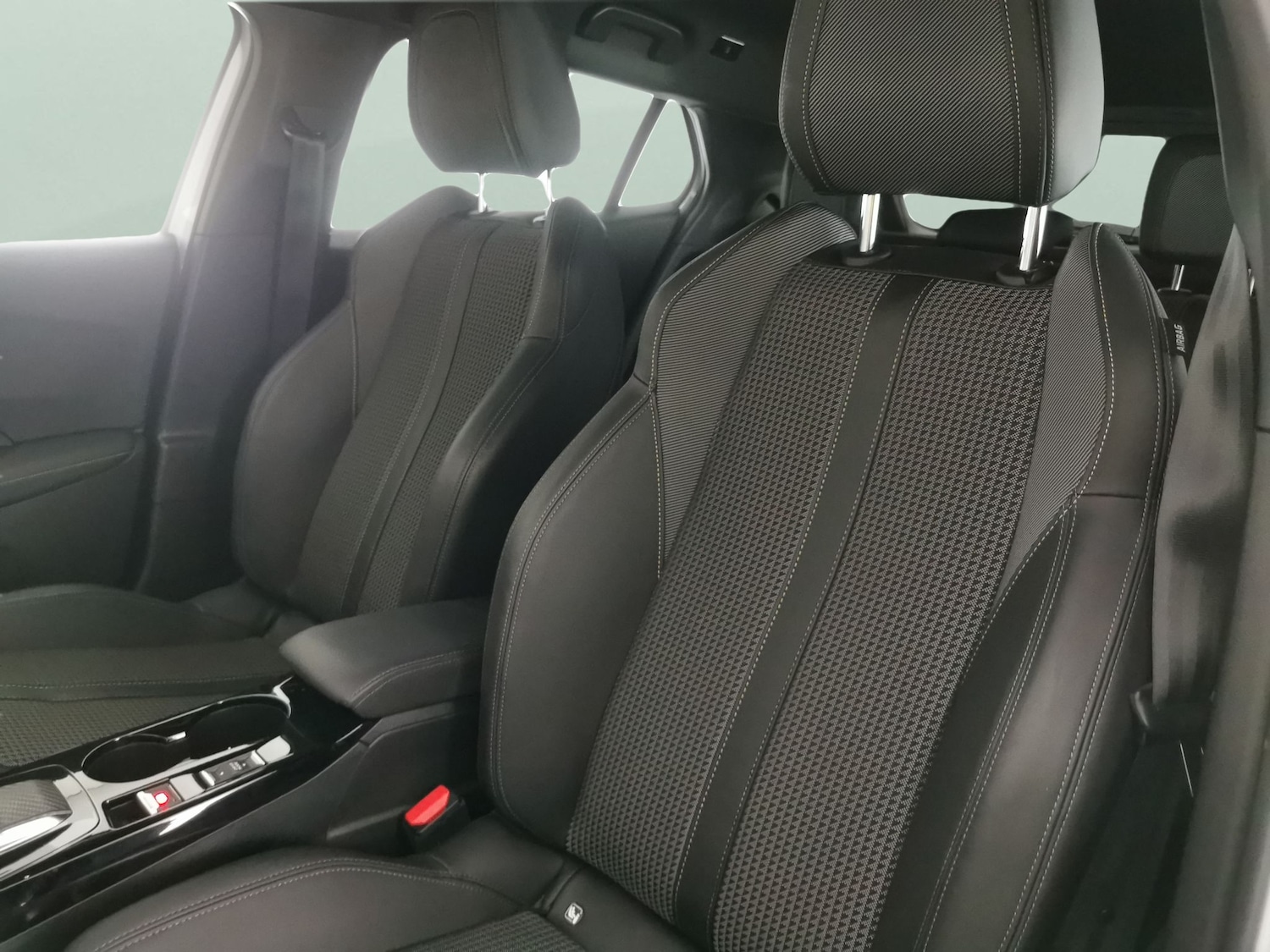 Used Peugeot E-2008 2022 for sale - 76762910: Photo 14