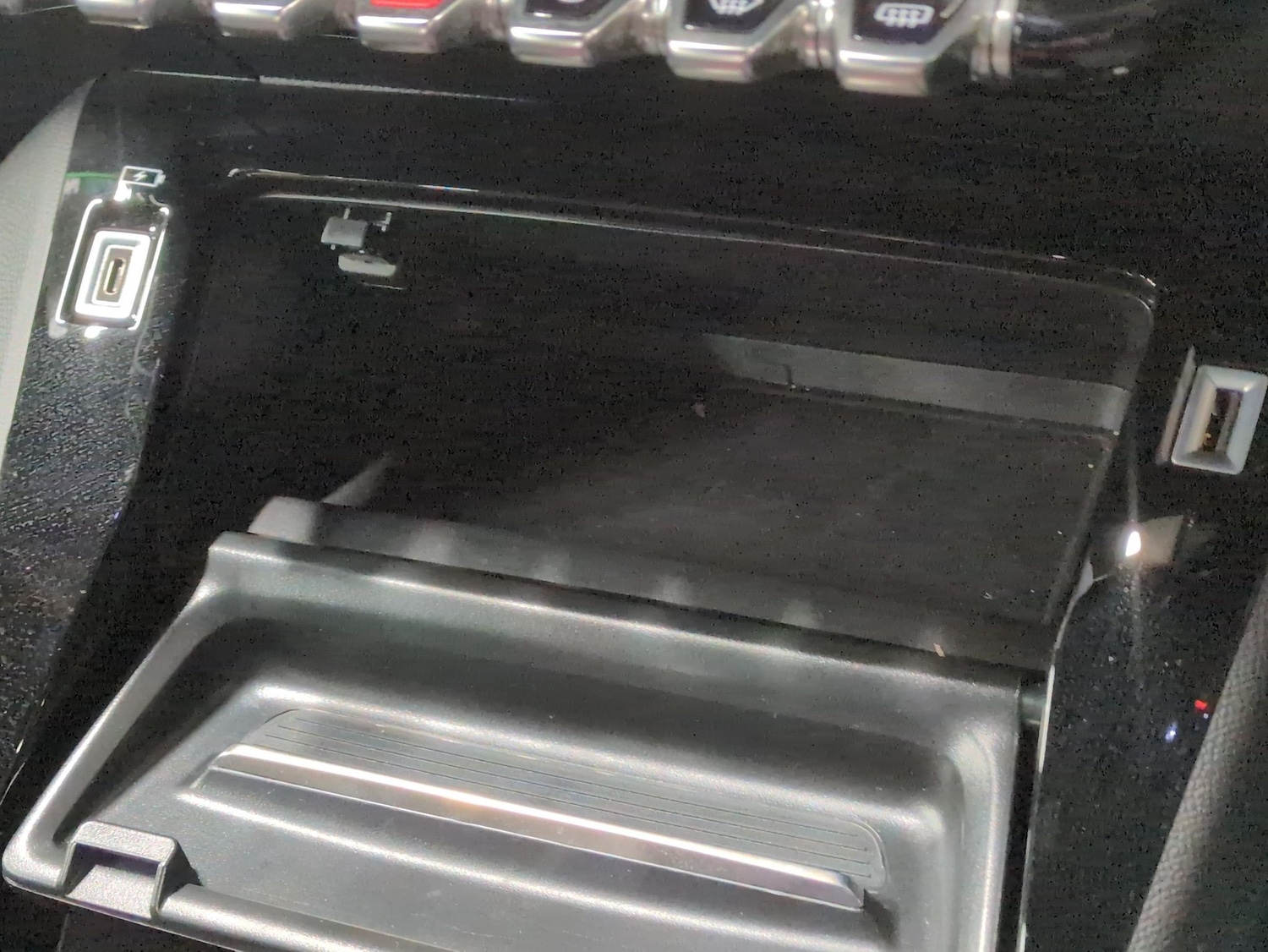 Used Peugeot E-2008 2022 for sale - 76762910: Photo 20