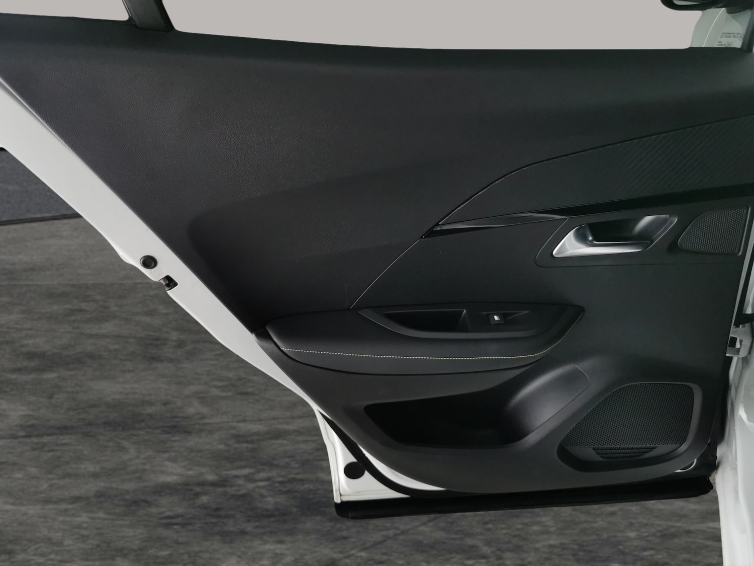 Used Peugeot E-2008 2022 for sale - 76762910: Photo 28