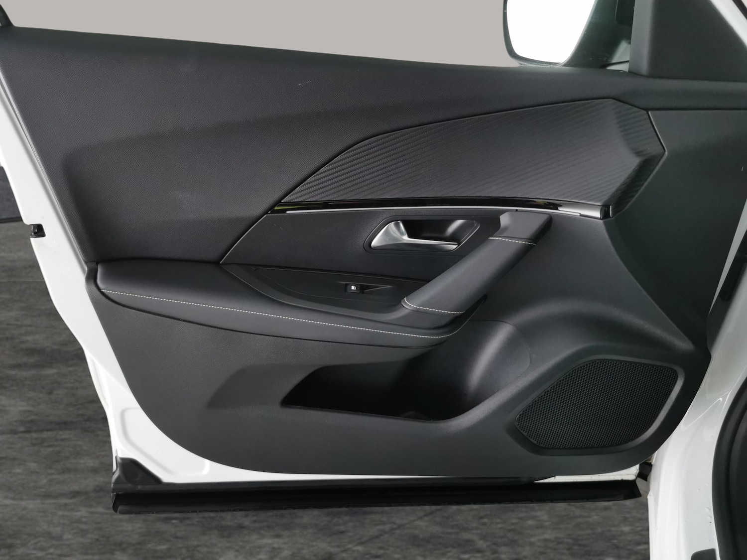 Used Peugeot E-2008 2022 for sale - 76762910: Photo 31