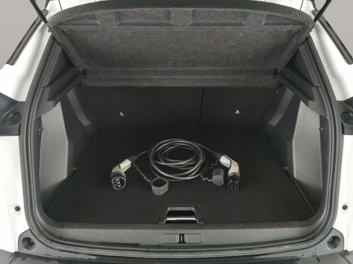 Used Peugeot E-2008 2022 for sale - 76762910: Photo 35