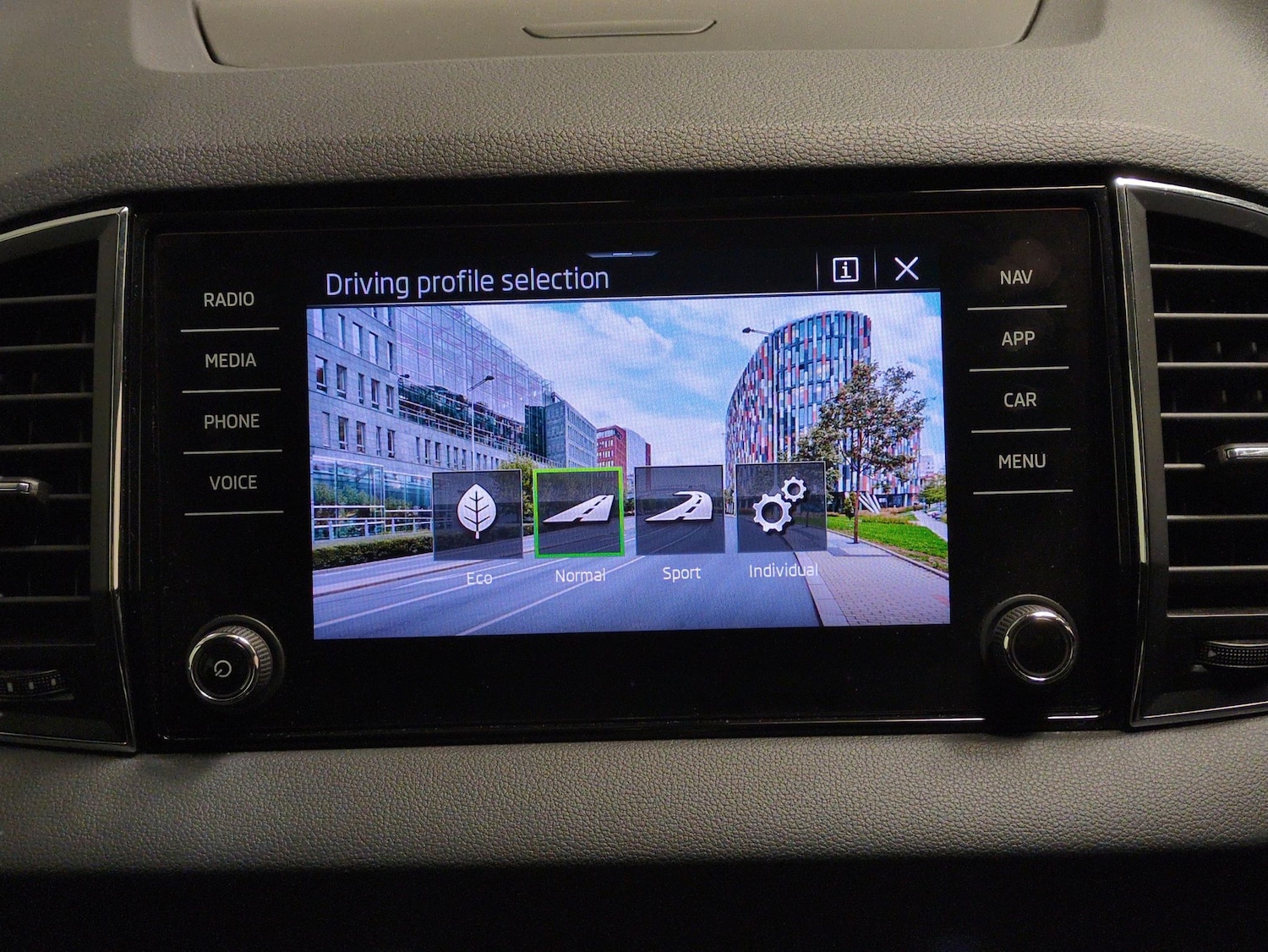 Used Skoda Karoq 2022 for sale - 77988687: Photo 16