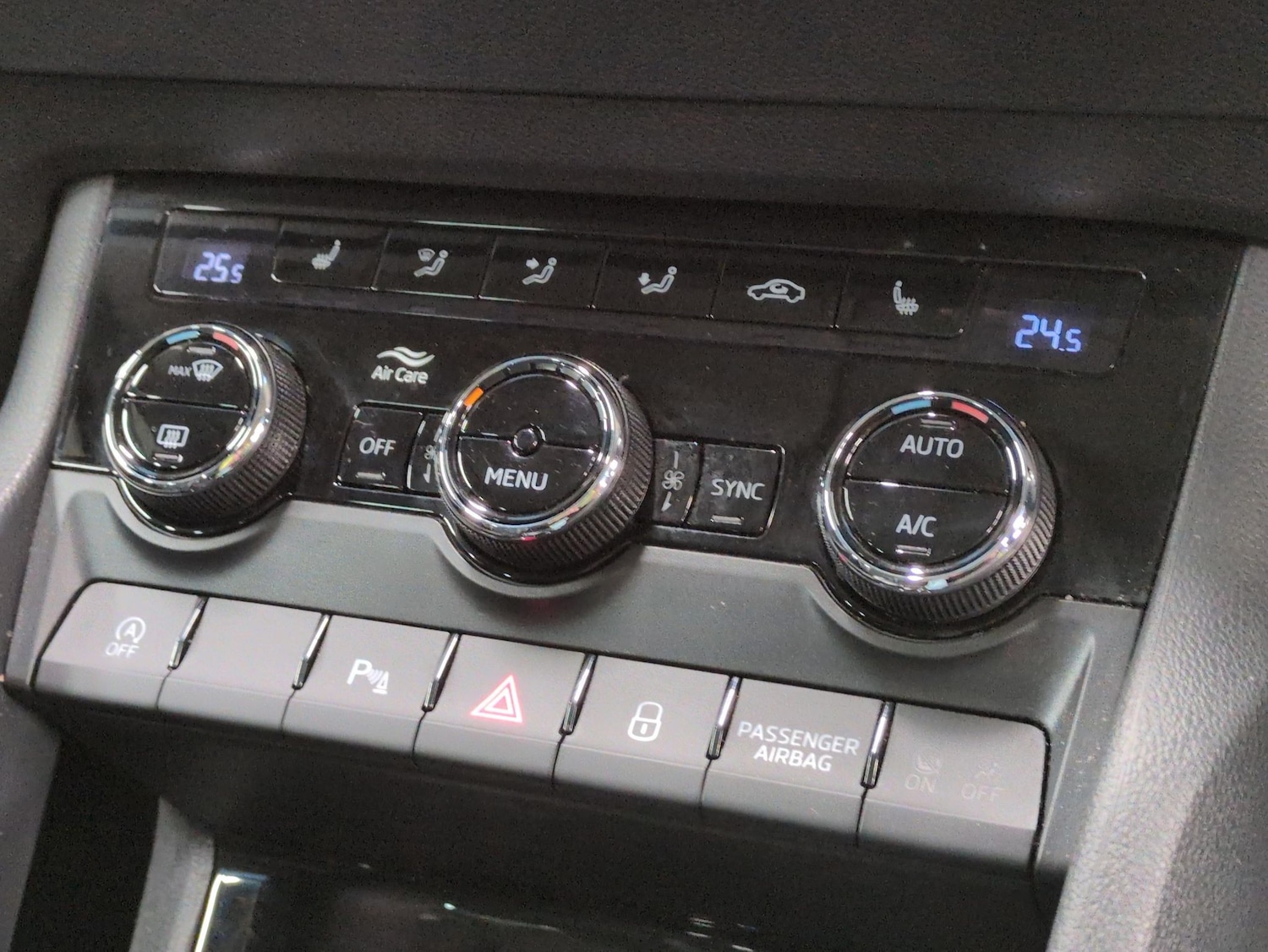 Used Skoda Karoq 2021 for sale - 77942645: Photo 17