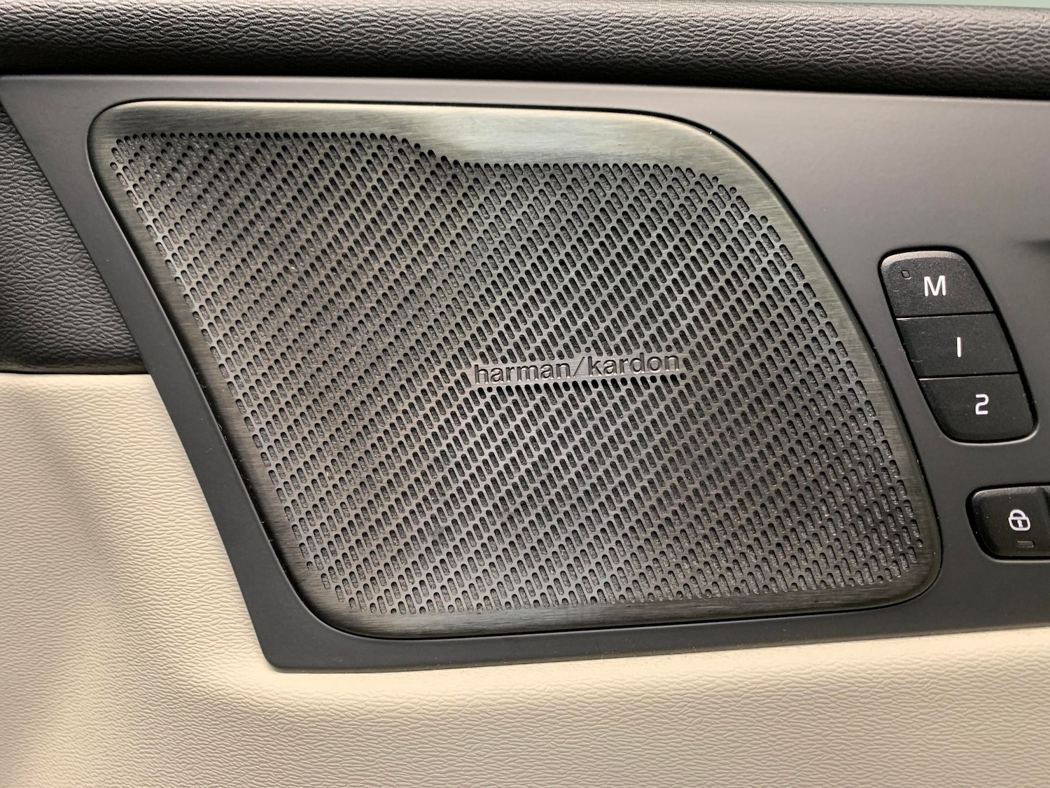 Used Volvo XC60 2022 for sale - 76382878: Photo 6