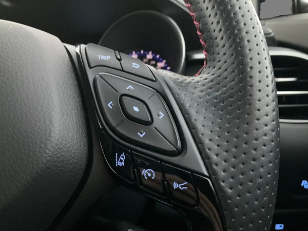 Used Toyota C-HR 2023 for sale - 76222398: Photo 25