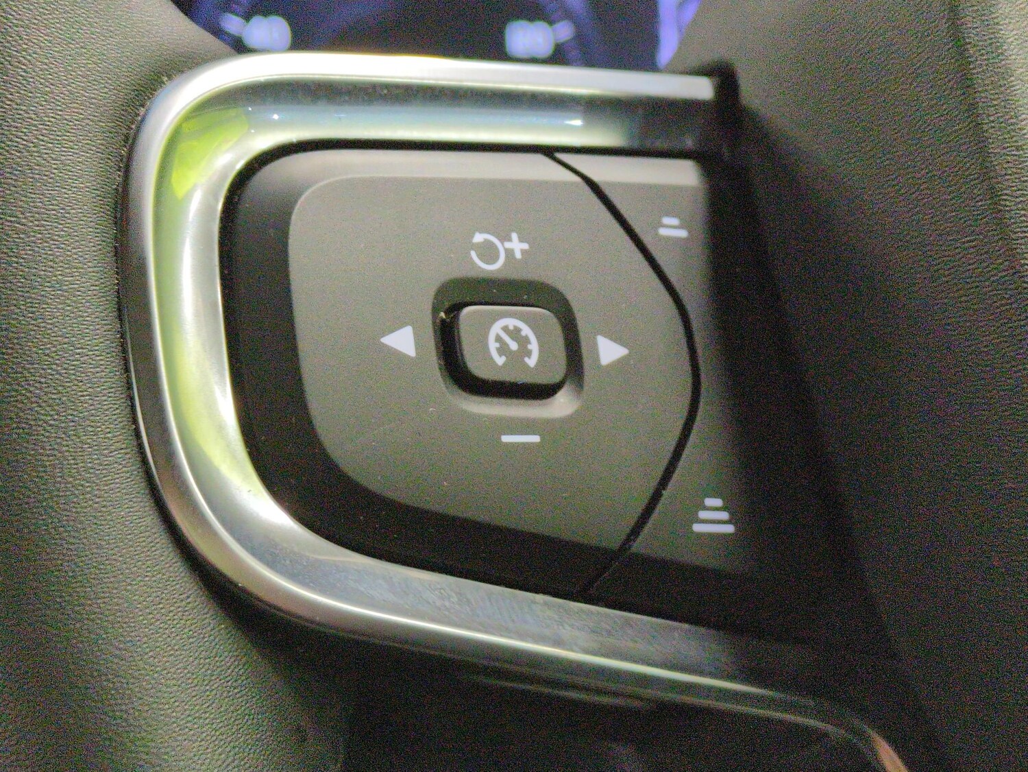 Used Volvo XC40 for sale - 77208058: Photo 22