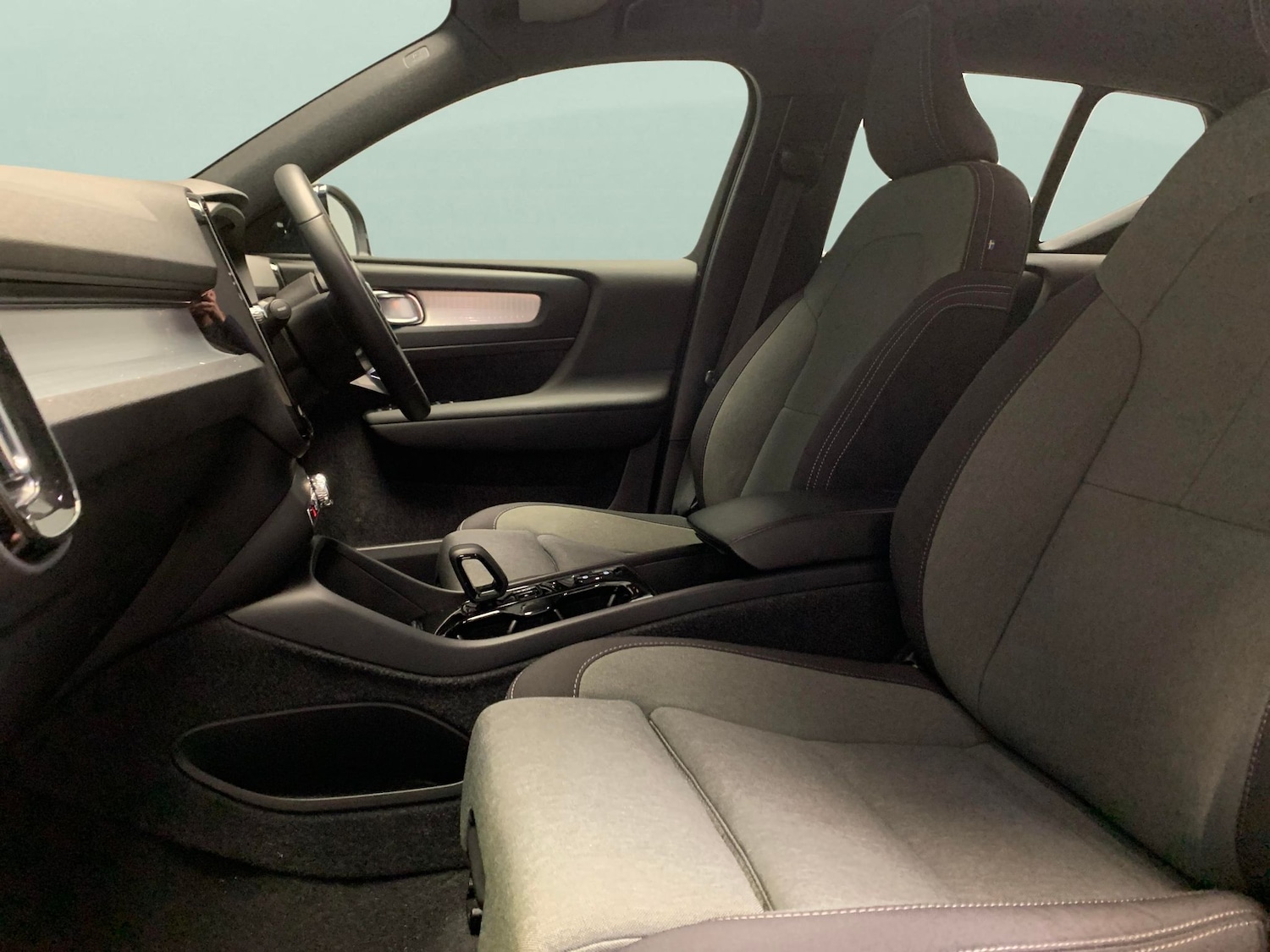 Used Volvo XC40 2022 for sale - 77241228: Photo 4