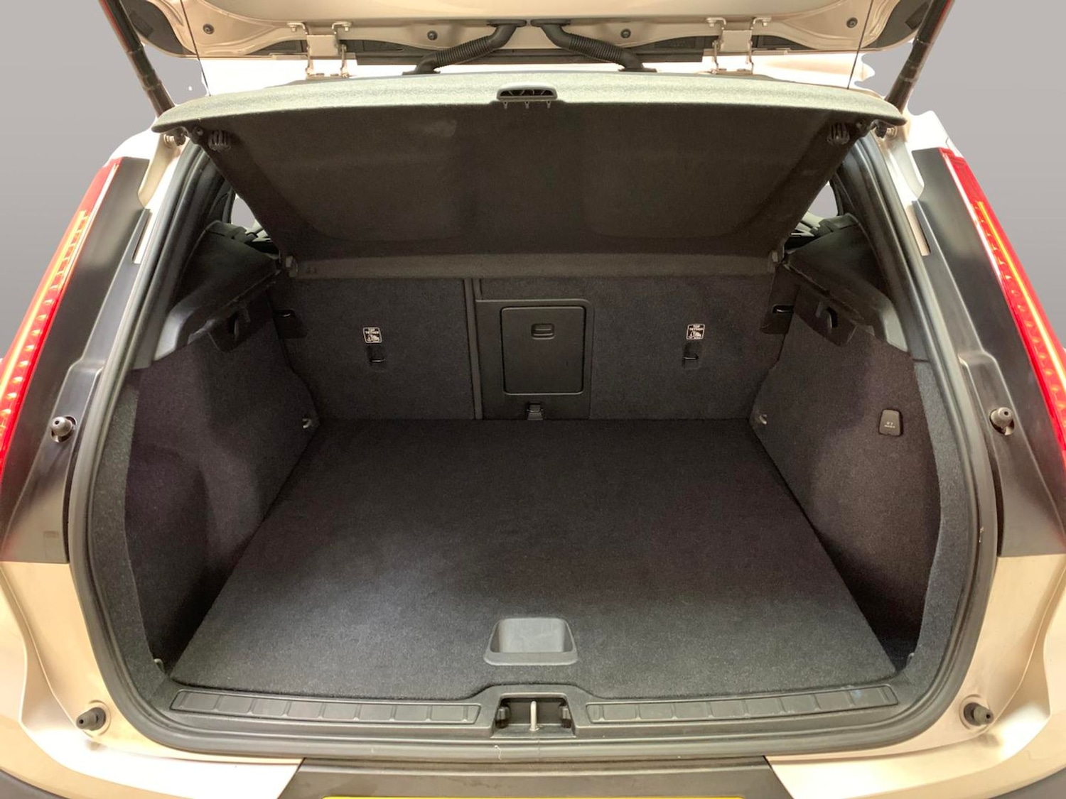 Used Volvo XC40 2022 for sale - 76707031: Photo 33