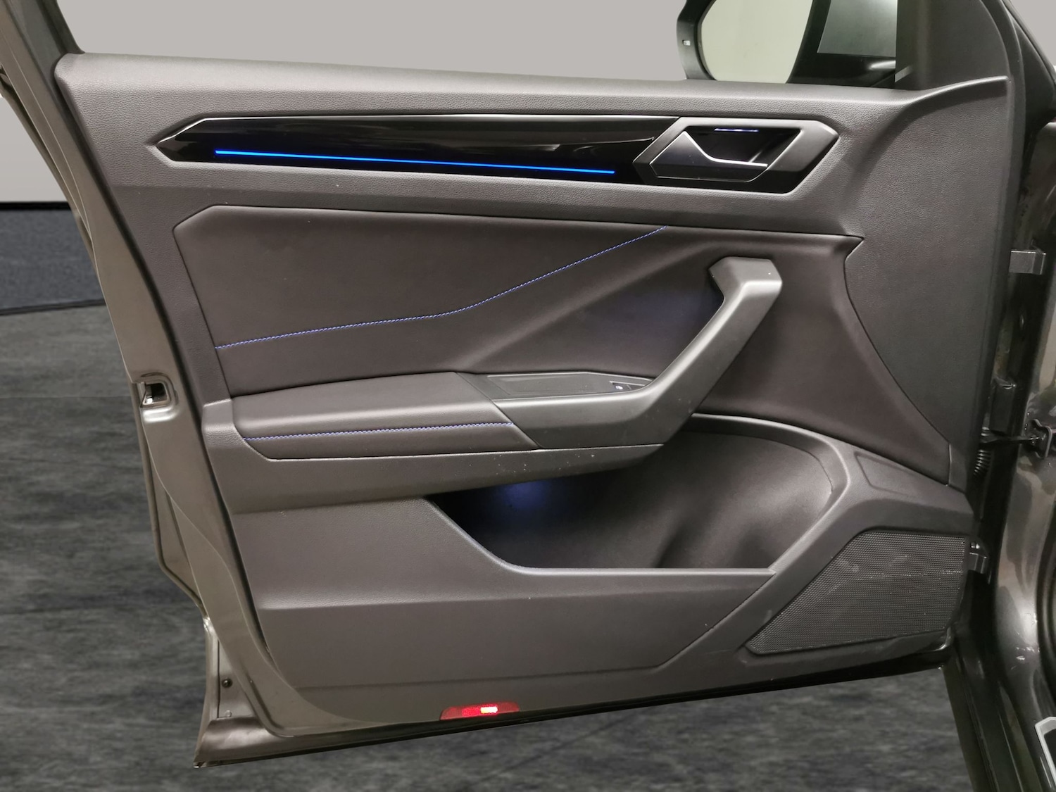 Used Volkswagen T-Roc 2023 for sale - 77569830: Photo 24