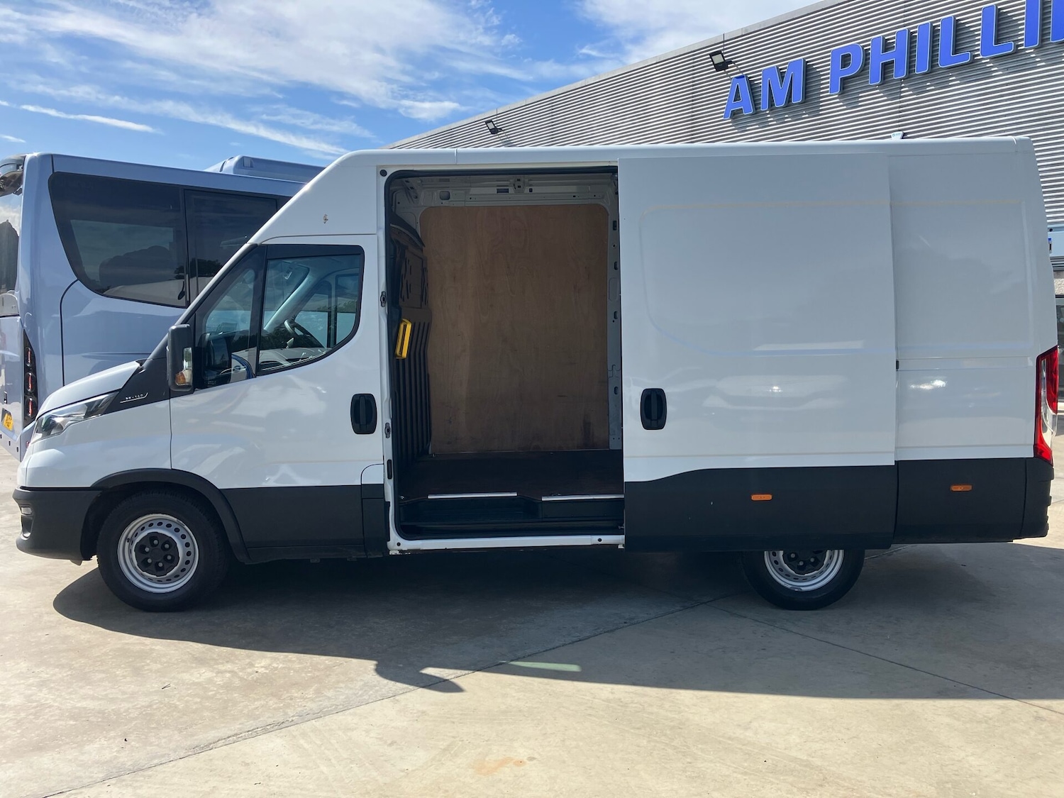 Used Iveco Daily 2023 for sale - 76904475: Photo 3
