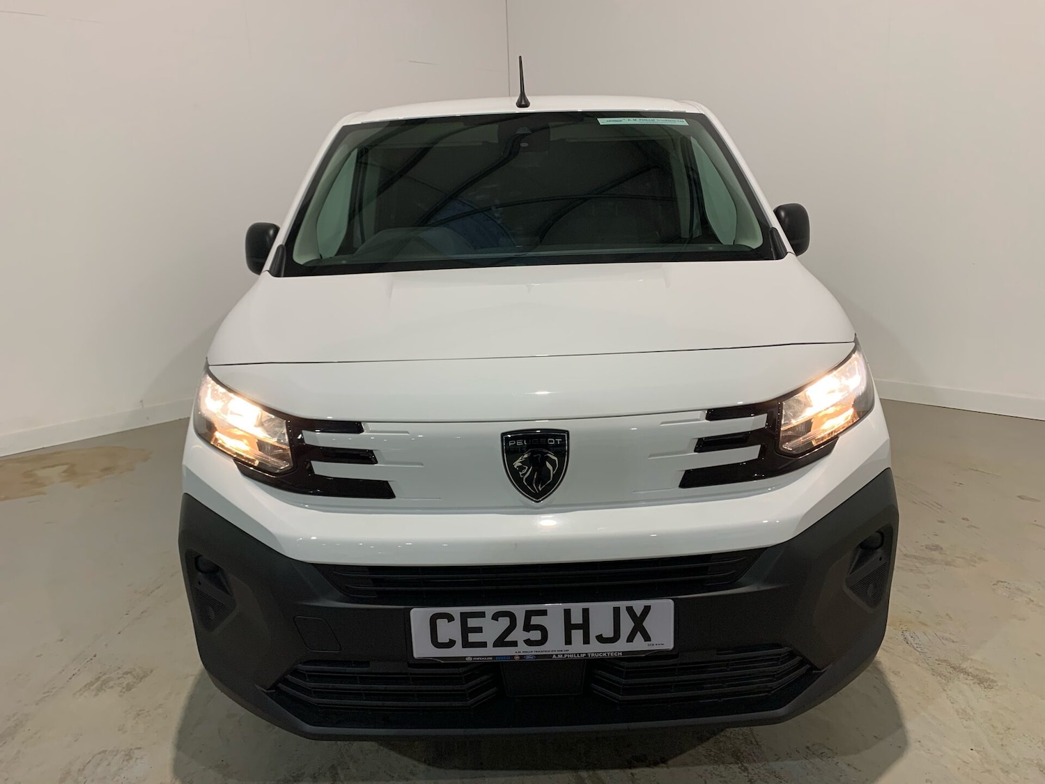 Used Peugeot Partner 2025 for sale - 76267847: Photo 2