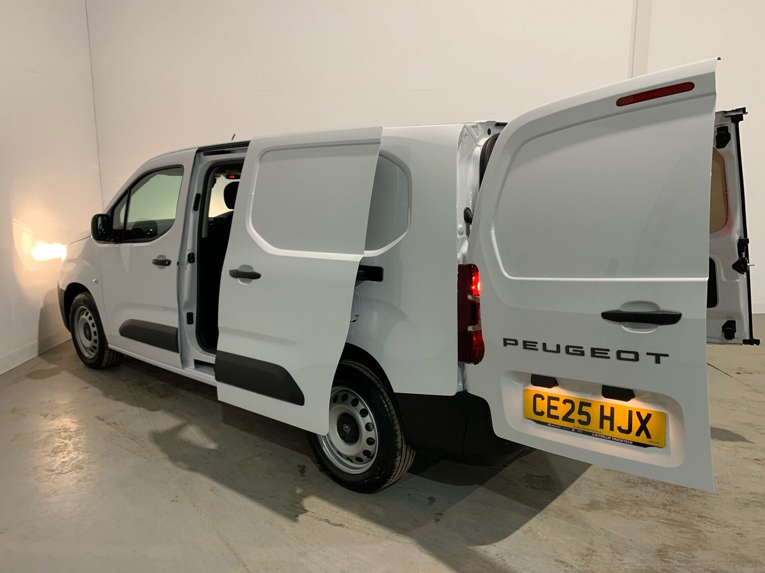 Used Peugeot Partner 2025 for sale - 76267847: Photo 24