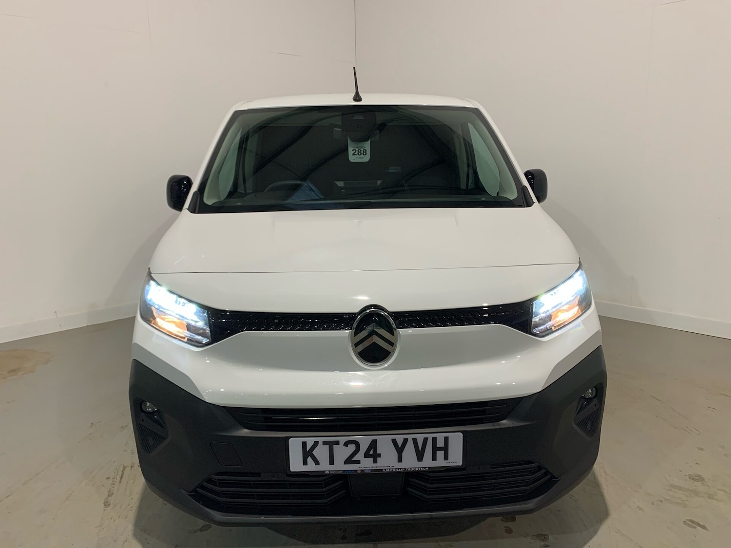 Used Citroen Berlingo 2024 for sale - 76267836: Photo 2