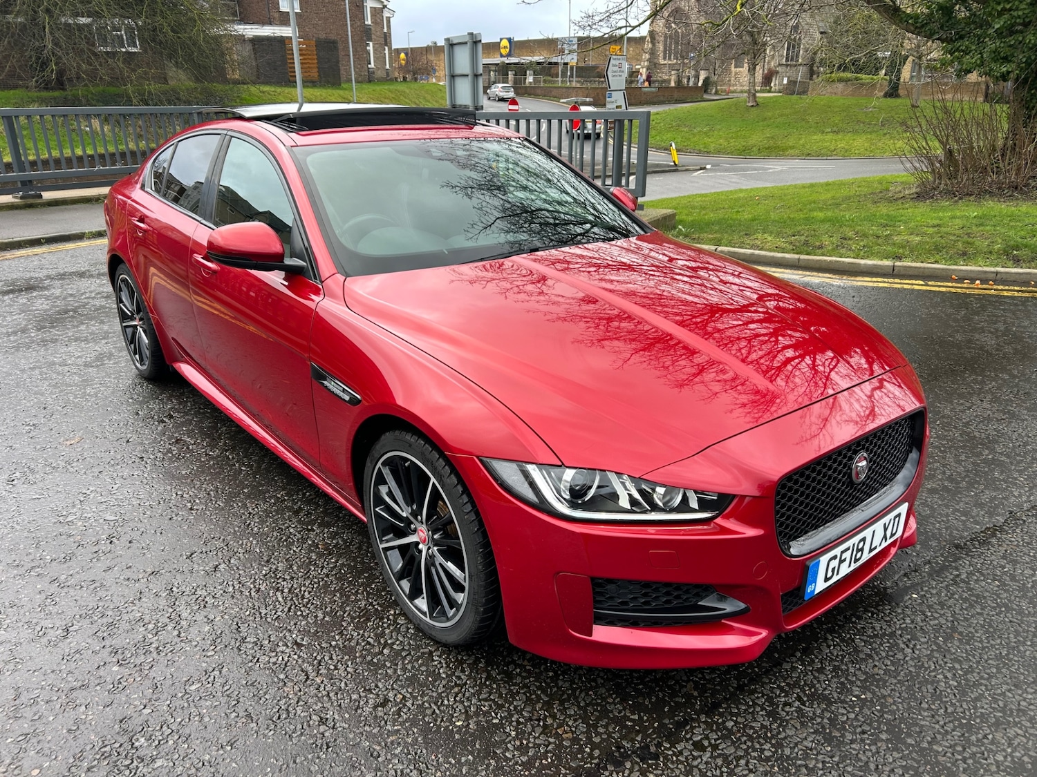 Used Jaguar XE 2018 for sale - 77508373: Photo 2