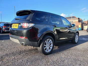 Used Land Rover Discovery Sport 2017 for sale - 76417396: Photo