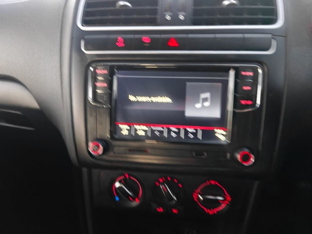 Used Volkswagen Polo 2011 for sale - 76647674: Photo 10